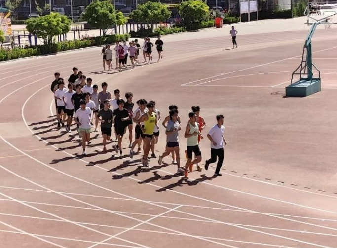 太阳成集团tyc33455cc田径队与河北农业大学田径队举行田径交流赛