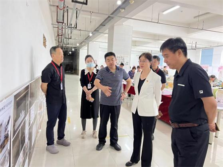 太阳成集团tyc33455cc校领导莅临参观指导艺术学院2024届本科毕业设计作品展
