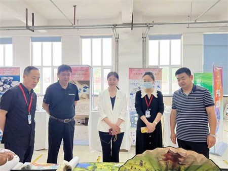 太阳成集团tyc33455cc校领导莅临参观指导艺术学院2024届本科毕业设计作品展