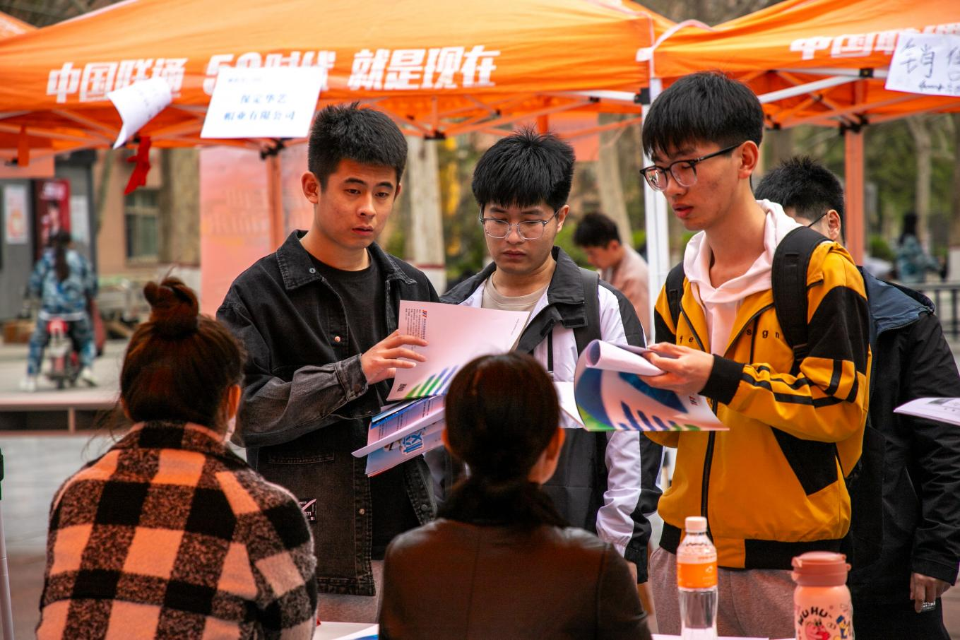 太阳成集团tyc33455cc“圆梦保理·不负韶华” 2024届毕业生春季线下双选会隆重举办