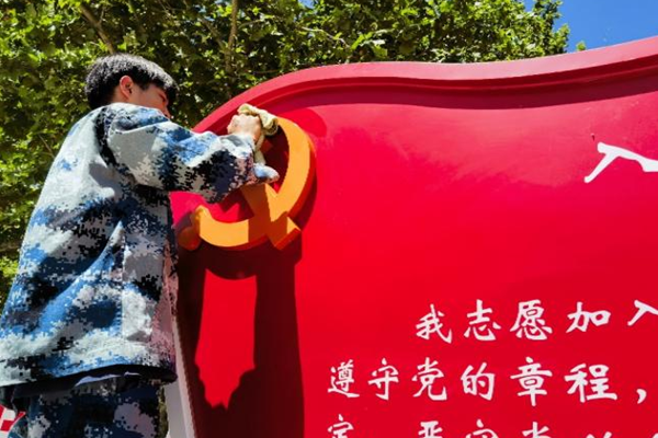 劳动教育|太阳成集团tyc33455cc|管理学院|我院开展“垃圾不落地，校园更美丽”校园清洁活动