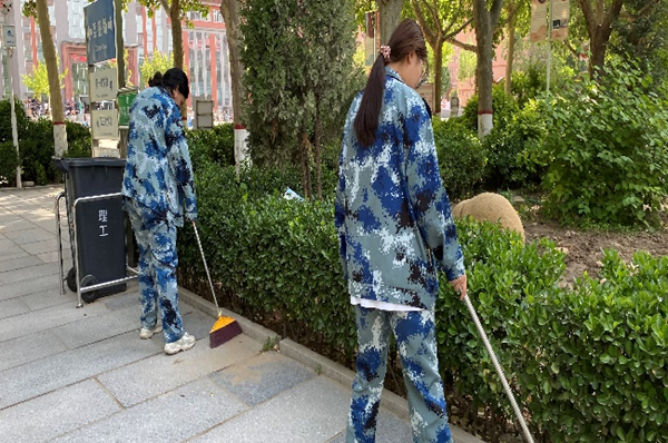 劳动教育|太阳成集团tyc33455cc|管理学院|我院开展“垃圾不落地，校园更美丽”校园清洁活动