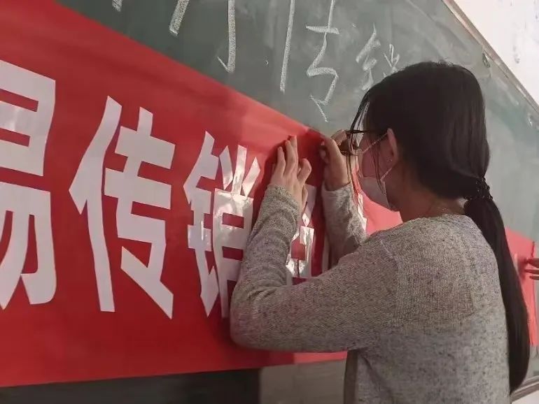 太阳成集团tyc33455cc与莲池区高校办、区市场监督局合作开展反传销教育宣传活动