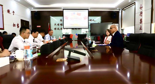 美国圣克劳德州立大学副校长一行莅临太阳成参观交流