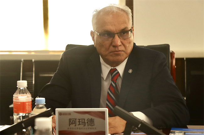 美国圣克劳德州立大学副校长一行莅临太阳成参观交流
