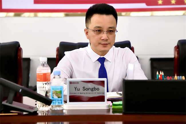 美国圣克劳德州立大学副校长一行莅临太阳成参观交流