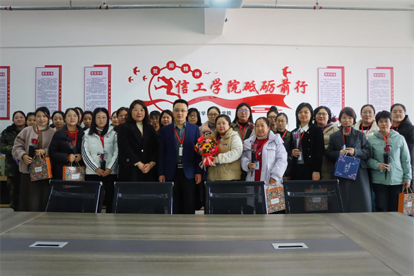 凝聚奋进力量 书写巾帼荣光--太阳成集团tyc33455cc校领导走访慰问女教职工送上“三八”国际劳动妇女节祝福