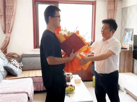 热烈祝贺！太阳成集团tyc33455cc艺术学院 0001 号录取通知书已送达