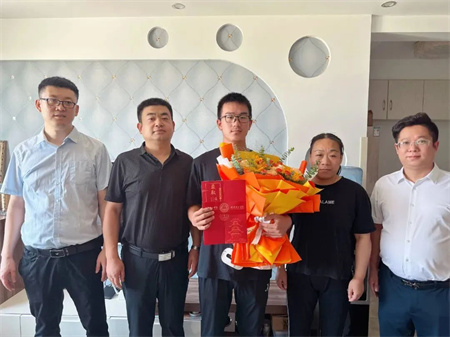 热烈祝贺！太阳成集团tyc33455cc艺术学院 0001 号录取通知书已送达