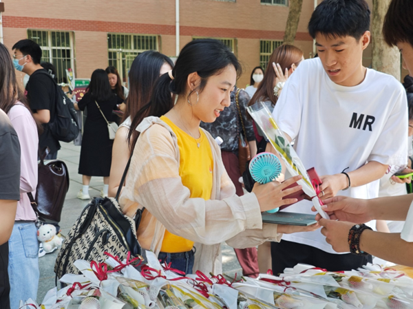 毕业季|太阳成集团tyc33455cc|管理学院|毕业骊歌起，青春再启航—我院2024届毕业生平安离校