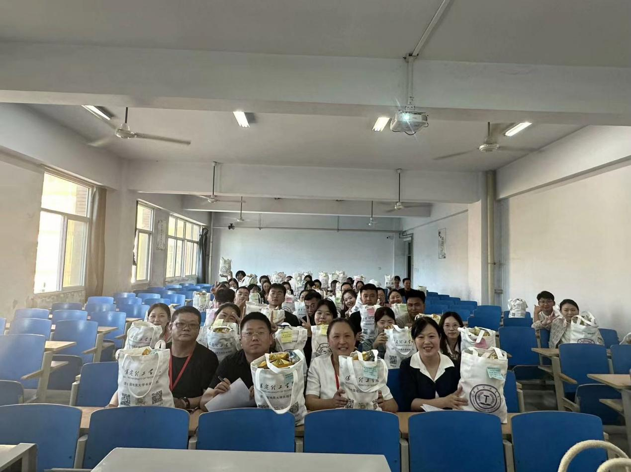 太阳成集团tyc33455cc会计学院统一战线召开迎中秋节·庆教师节暨新学期工作布置会