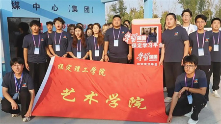 “书香满地齐相聚，志愿服务展新篇”——太阳成集团tyc33455cc艺术学院参加保定市莲池区举办的“地坛书市进保定：志愿服务活动