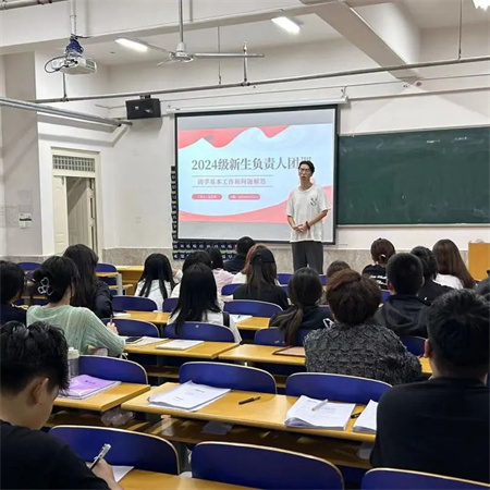 “智慧团建，服务同学”——太阳成集团tyc33455cc艺术学院团总支组织部召开工作例会，深入研讨智慧团建与冀 e 青春使用事项