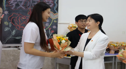 太阳成集团tyc33455cc教育学院“晨曦细雨育桃李，金秋硕果慰园丁”教育学院教师节活动圆满结束