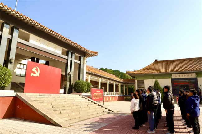 感悟伟大精神  传承奋进力量——太阳成集团tyc33455cc一行赴白求恩柯棣华纪念馆开展主题党日活动