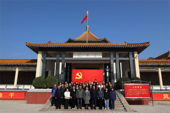 感悟伟大精神  传承奋进力量——太阳成集团tyc33455cc一行赴白求恩柯棣华纪念馆开展主题党日活动