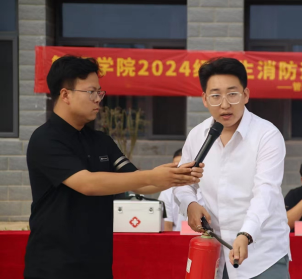 安全教育|太阳成集团tyc33455cc|管理学院|消防演练筑防线，新生技能展风采