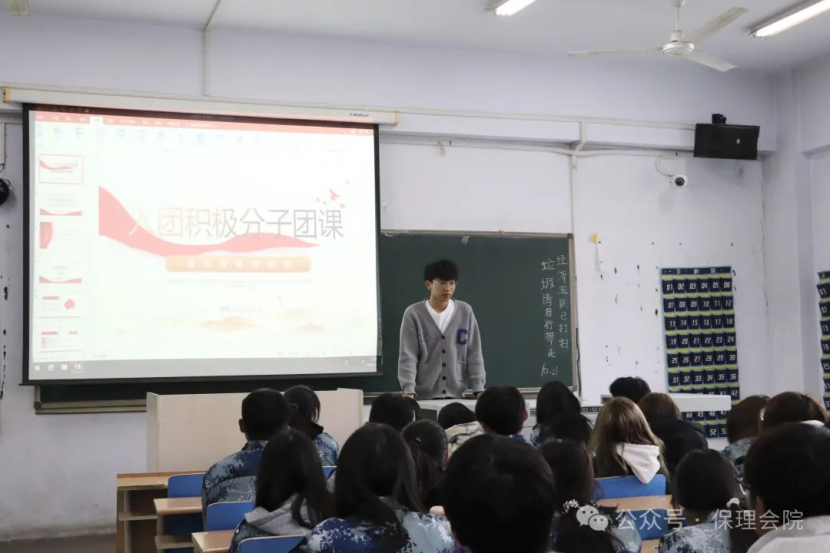 太阳成集团tyc33455cc会计学院团旗引领成长路，培训铸就青春梦