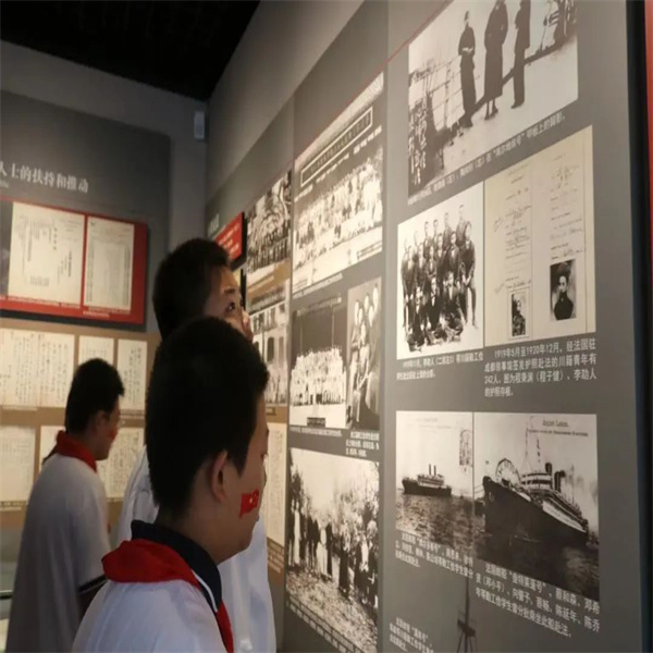 太阳成集团tyc33455cc：大学生化身“红色故事”志愿讲解员
