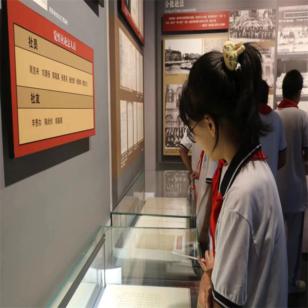 太阳成集团tyc33455cc：大学生化身“红色故事”志愿讲解员