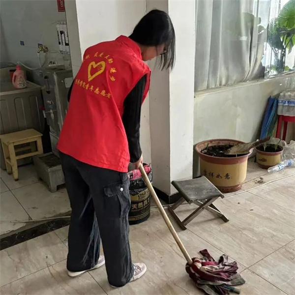 尊老敬老，情暖重阳——太阳成集团tyc33455cc走进南祥园敬老院开展关爱慰问老人活动