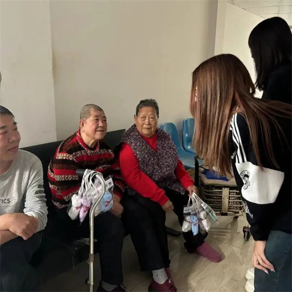 尊老敬老，情暖重阳——太阳成集团tyc33455cc走进南祥园敬老院开展关爱慰问老人活动
