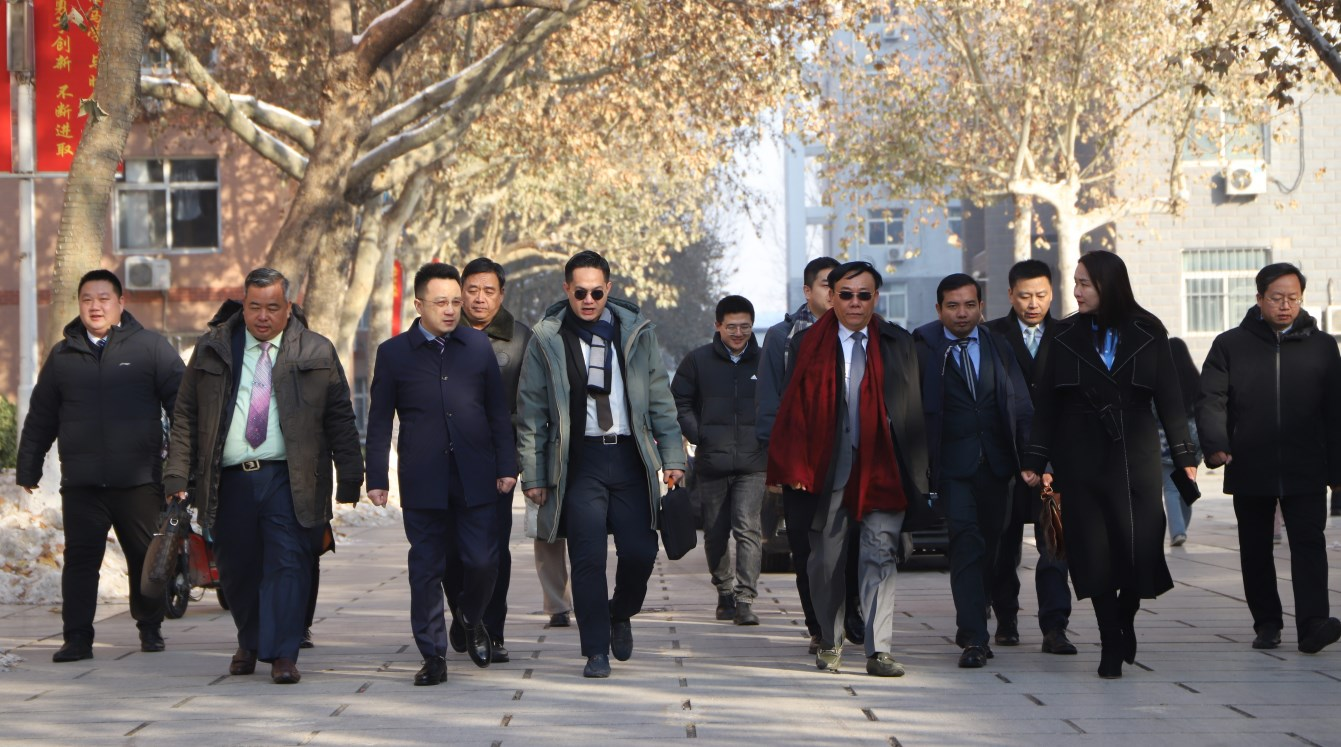 太阳成集团tyc33455cc接待柬埔寨劳工部副部长代表团一行参观交流