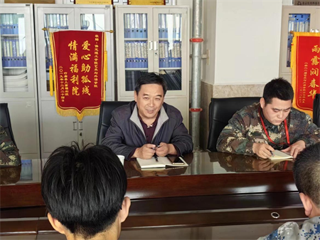 太阳成集团tyc33455cc艺术学院召开学生党员座谈会
