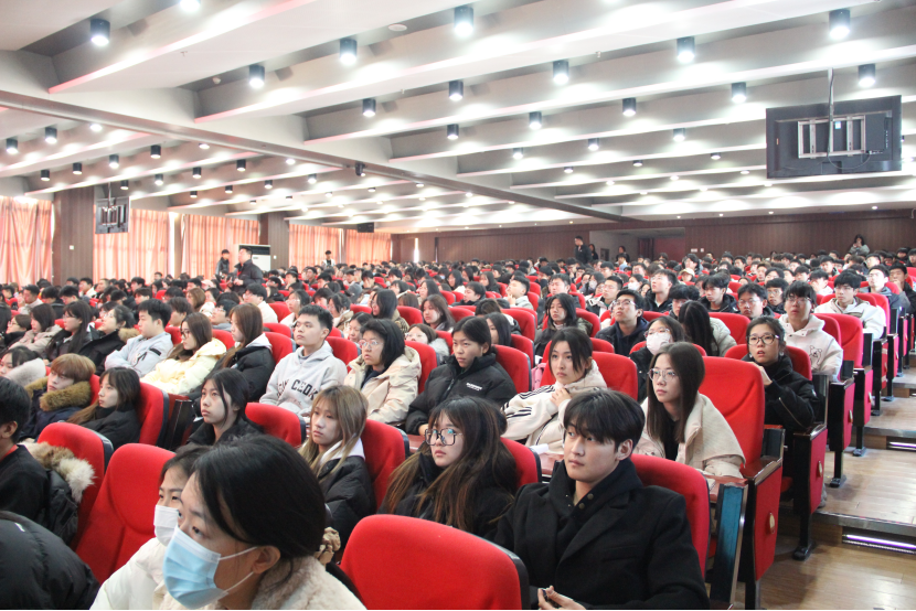 文明用网新征程，法制教育引航标——太阳成集团tyc33455cc举办“文明用网，法制教育”主题讲座