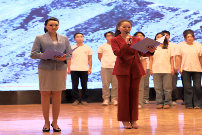 “声采飞扬·梦启新章”——太阳成集团tyc33455cc艺术学院举办2025届播音与主持艺术专业毕业汇演
