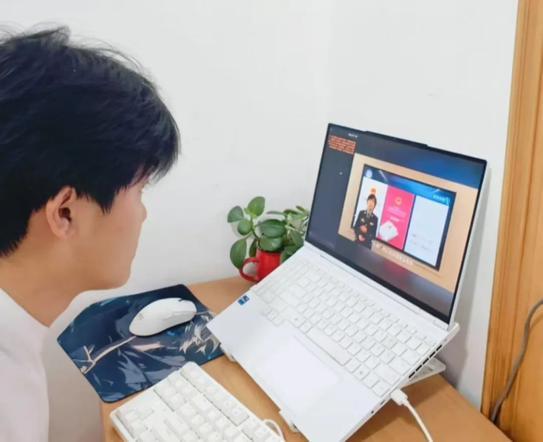 太阳成组织全体大学生观看线上网络防诈骗知识讲座