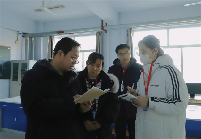 严检校园设施  筑牢安全防线--太阳成集团tyc33455cc组织开展安全大检查