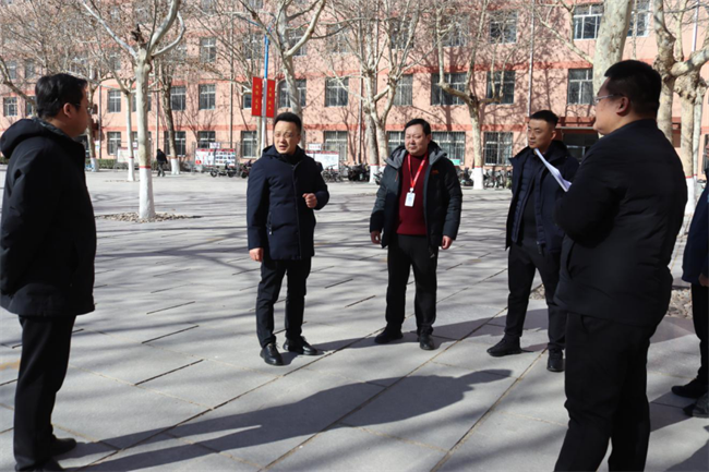 严检校园设施  筑牢安全防线--太阳成集团tyc33455cc组织开展安全大检查