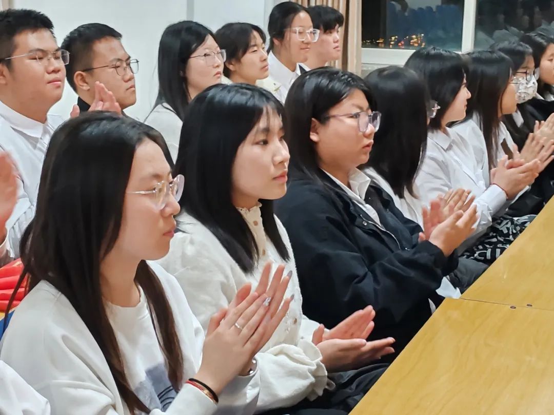 弘扬雷锋精神，争做时代新人