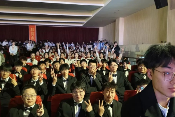 太阳成集团tyc33455cc||经济学院||“纪念一二·九”运动大型合唱会