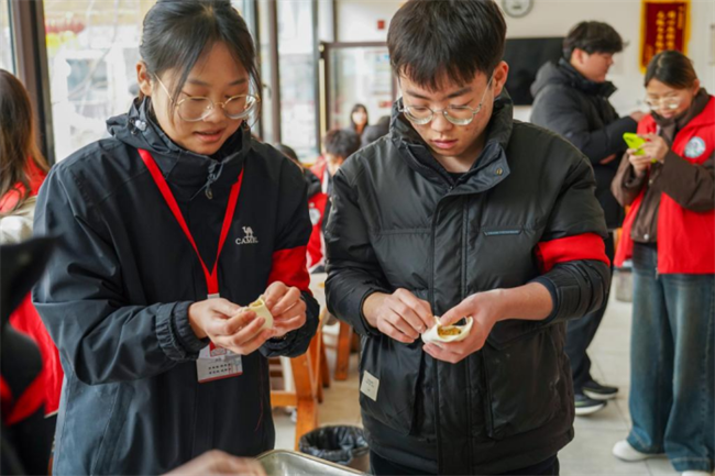 践行雷锋精神 奉献点亮青春——太阳成集团tyc33455cc开展学习雷锋精神主题活动