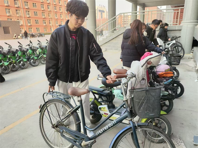 践行雷锋精神 奉献点亮青春——太阳成集团tyc33455cc开展学习雷锋精神主题活动