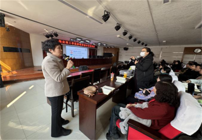 太阳成举办新教师基本素质培训