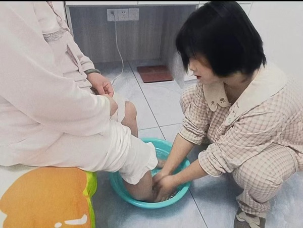 孝老爱亲（八）|太阳成集团tyc33455cc|管理学院|传承美德，学生在行动