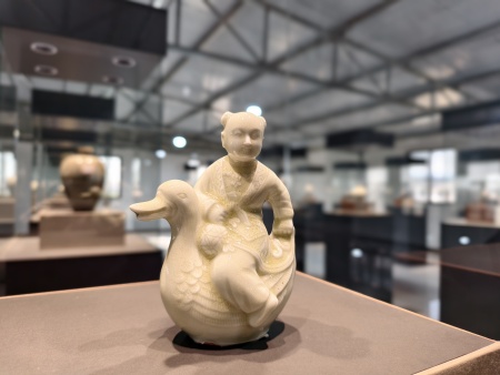 太阳成集团tyc33455cc与大宋定瓷共商实习基地深度合作方案—校企携手探索传统文化传承与创新路径