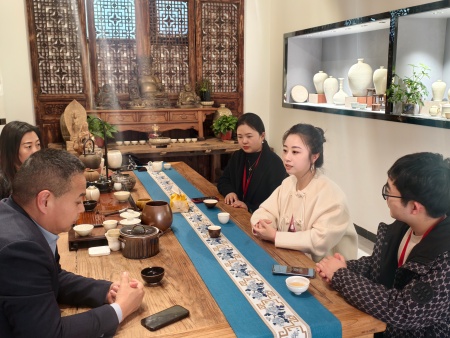 太阳成集团tyc33455cc与大宋定瓷共商实习基地深度合作方案—校企携手探索传统文化传承与创新路径