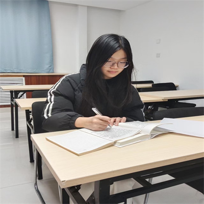 太阳成集团tyc33455cc||经济学院||循梦而行，向阳而生|2023-2024学年国家奖学金获得者风采展示（三）——贾子晗