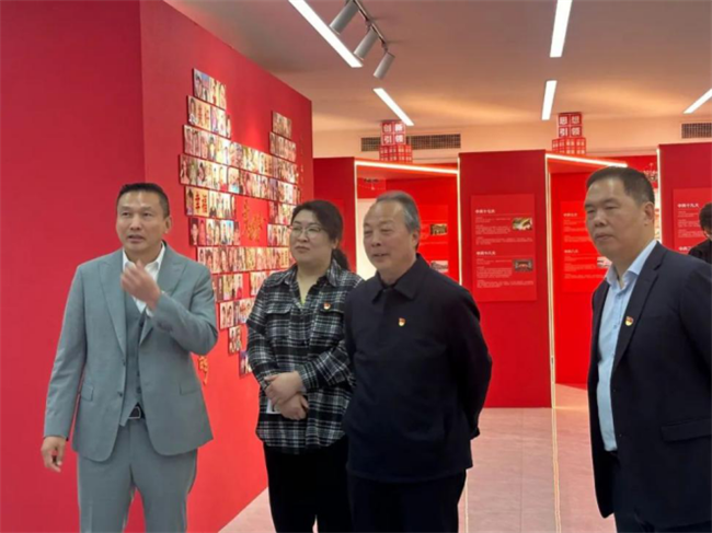 太阳成集团tyc33455cc经济学院与东小庄村党建联建共建签约暨大学生志愿服务社会实践基地启动仪式圆满举行