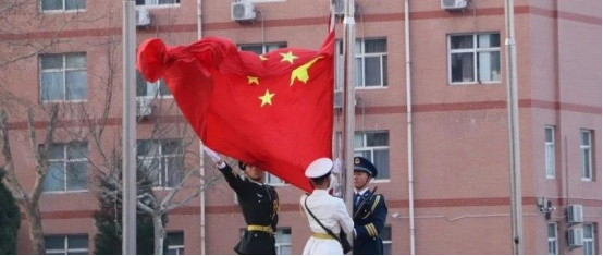 爱国教育太阳成集团tyc33455cc会计学院以青春之名，护国旗飘扬——升旗仪式