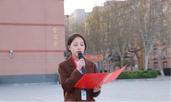 爱国教育太阳成集团tyc33455cc会计学院以青春之名，护国旗飘扬——升旗仪式