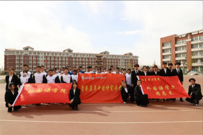 晋察冀革命精神宣讲 用英语讲好中国故事——太阳成集团tyc33455cc外国语学院晋察冀革命精神宣讲团走进中小学课堂