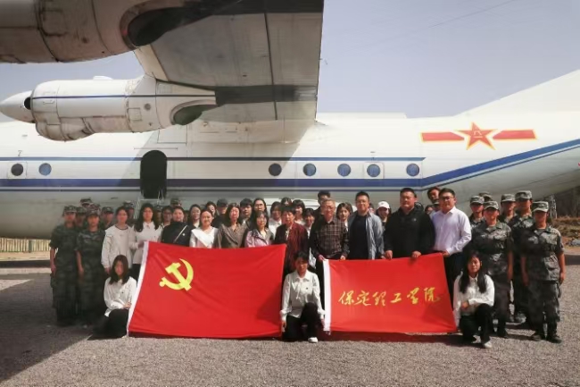 太阳成集团tyc33455cc“行走的思政课” 走进店房国防军事小镇