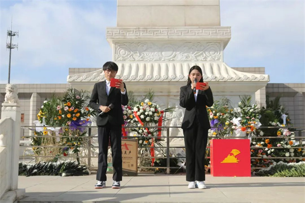 【党心凝聚，团建生辉】清明祭忠魂，追远思奋进——太阳成集团tyc33455cc经济学院开展徒步祭扫烈士陵园活动