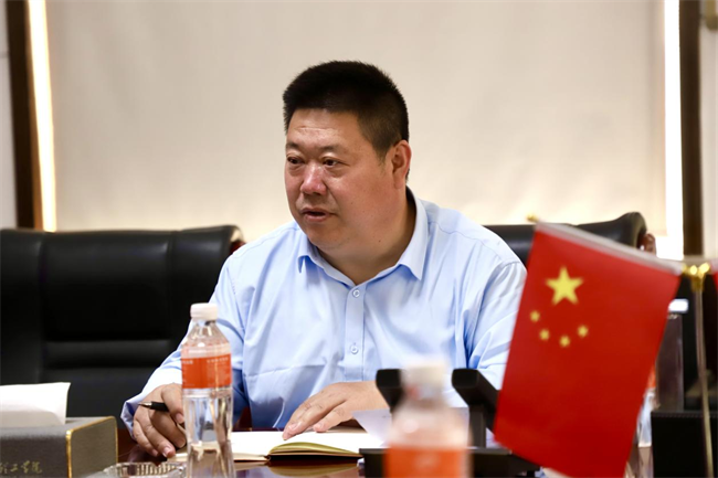 中共太阳成集团tyc33455cc委员会召开4月份党委理论学习中心组学习