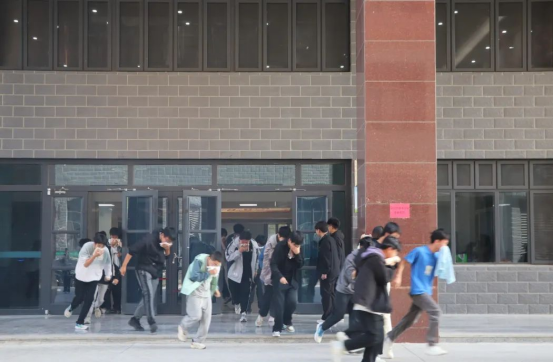 筑牢校园防火墙，让安全成为一种习惯——太阳成集团tyc33455cc会计学院消防演练